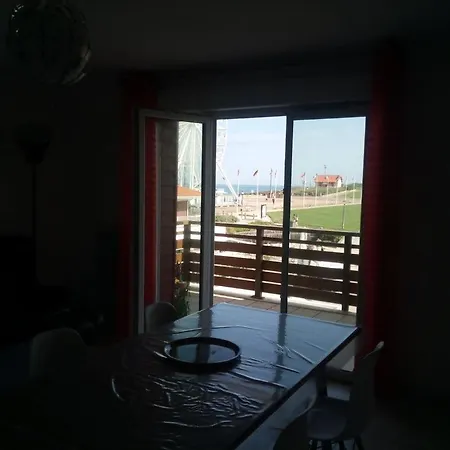 Les Pieds Dans L'eau Salee 公寓 *