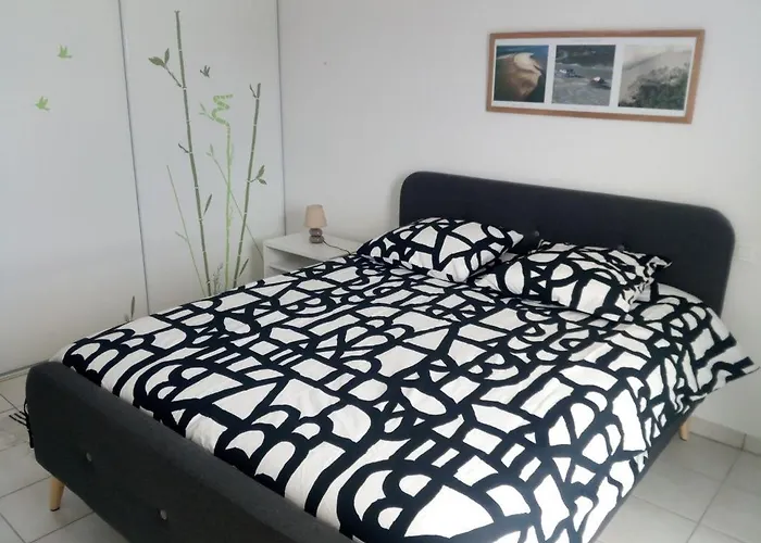 Les Pieds Dans L'eau Salee * بيسكاروس